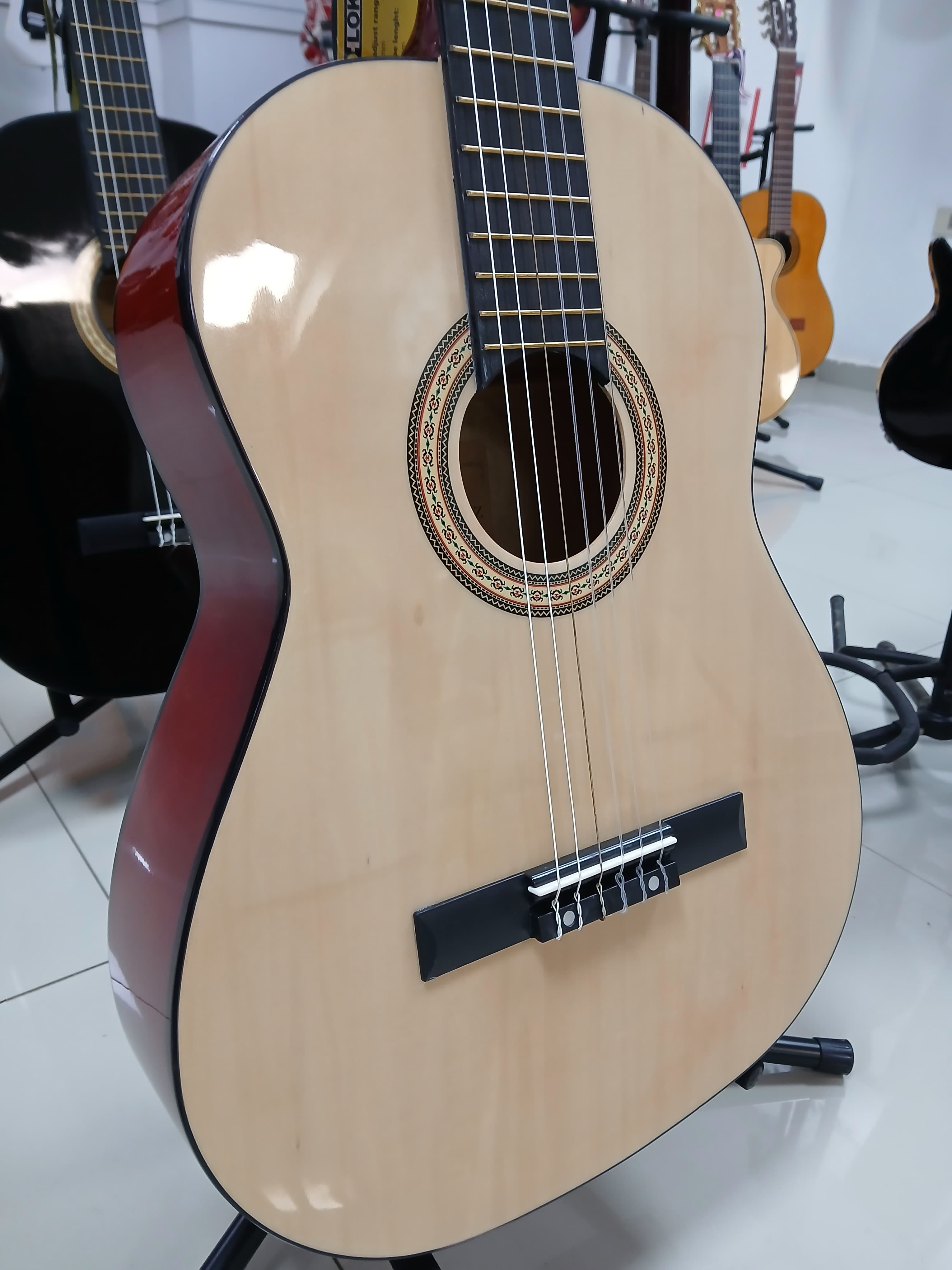 GUITARRA COLOR NATURAL